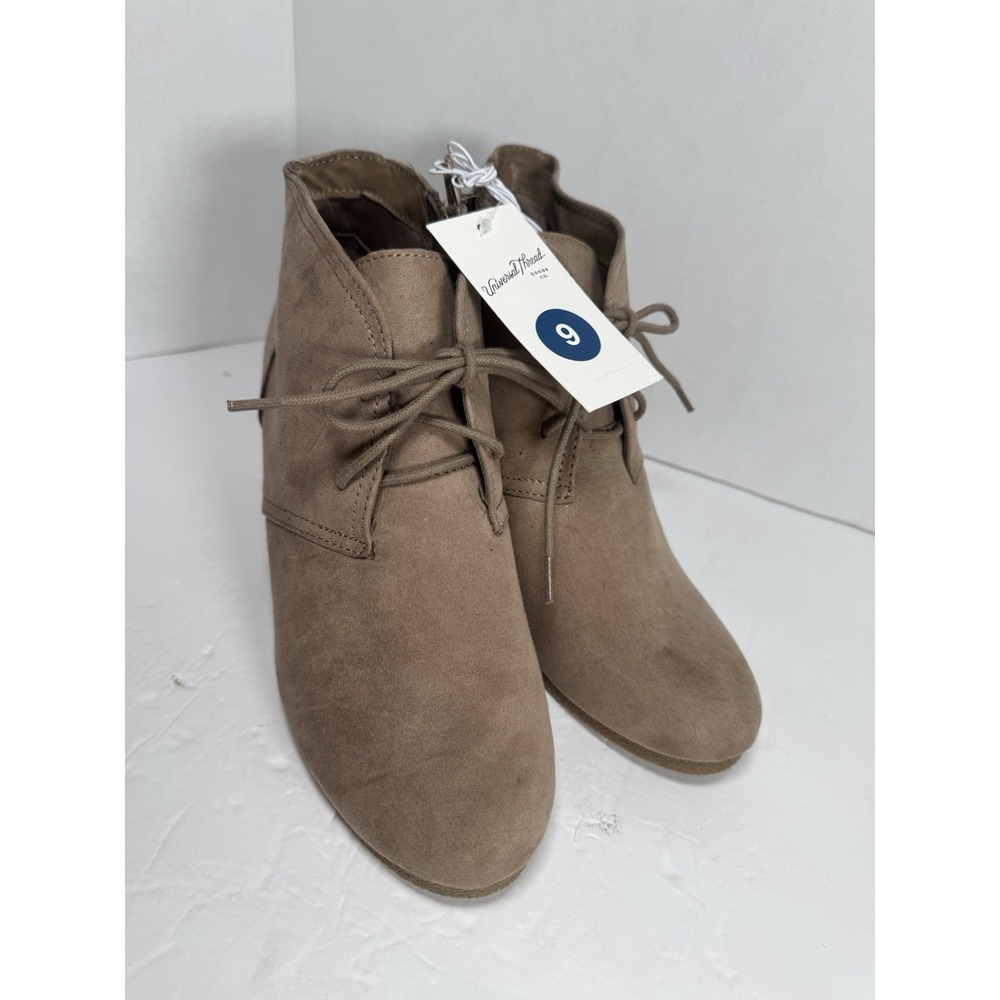 Universal Thread Women's Size 9 Taupe Lace Up Ankle Booties Faux Suede NWT